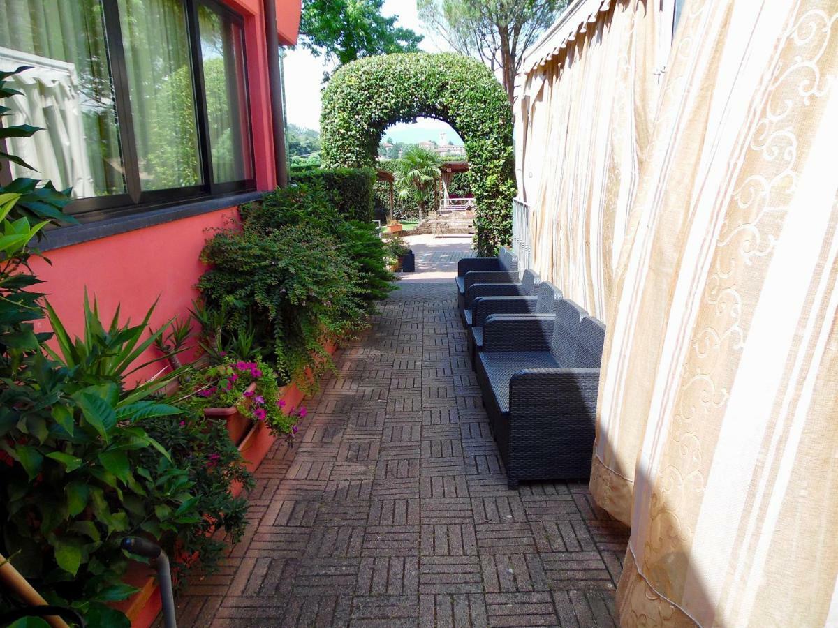 Bed and Breakfast Al Borgo à Lucques Extérieur photo